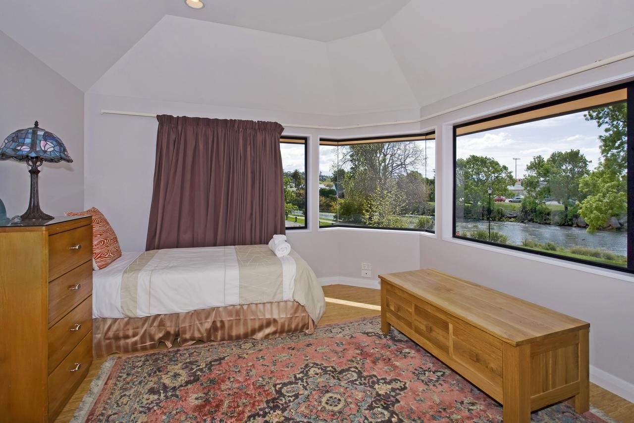 Riverside Villa - In The City By The River! Nelson Exterior foto